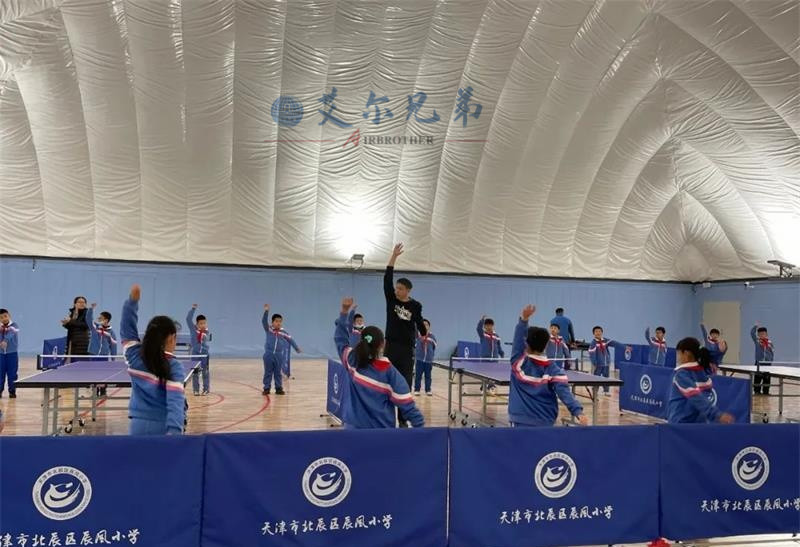 加強(qiáng)學(xué)生體育鍛煉，學(xué)校氣膜體育館誕生了