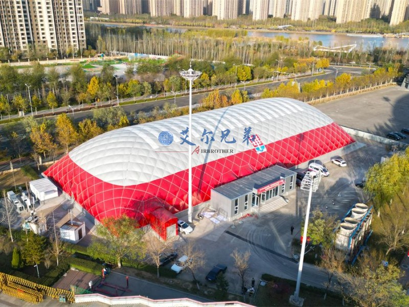 關于室內(nèi)足球館充氣大棚的建設